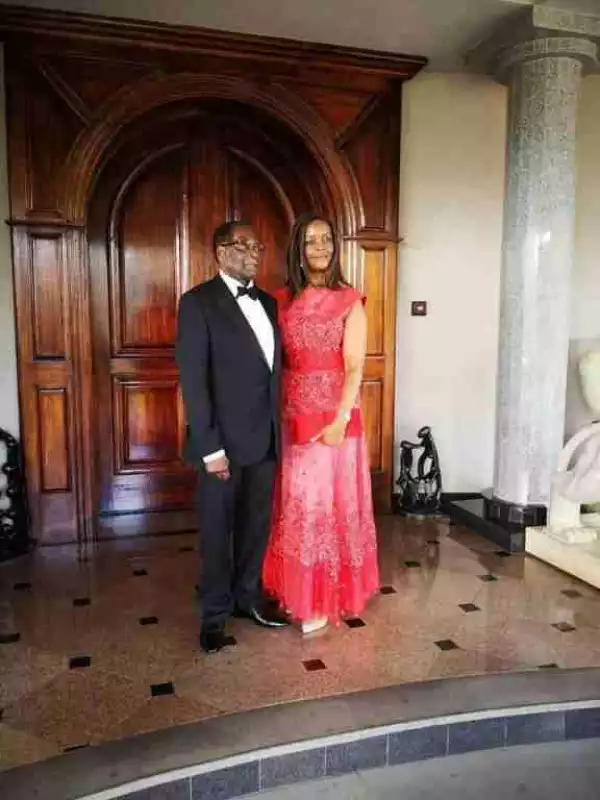 Robert Mugabe Poses With His Wife, Grace And Family Months After Removal (Photos)